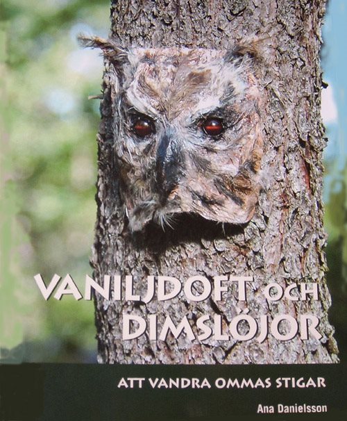 Vaniljdoft och dimslöjor : att vandra Ommas stigar - en bok om Omberg och dess sägner